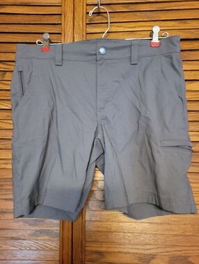 Duluth Trading Co Ladies Gray Hiking Cargo Short Size 6